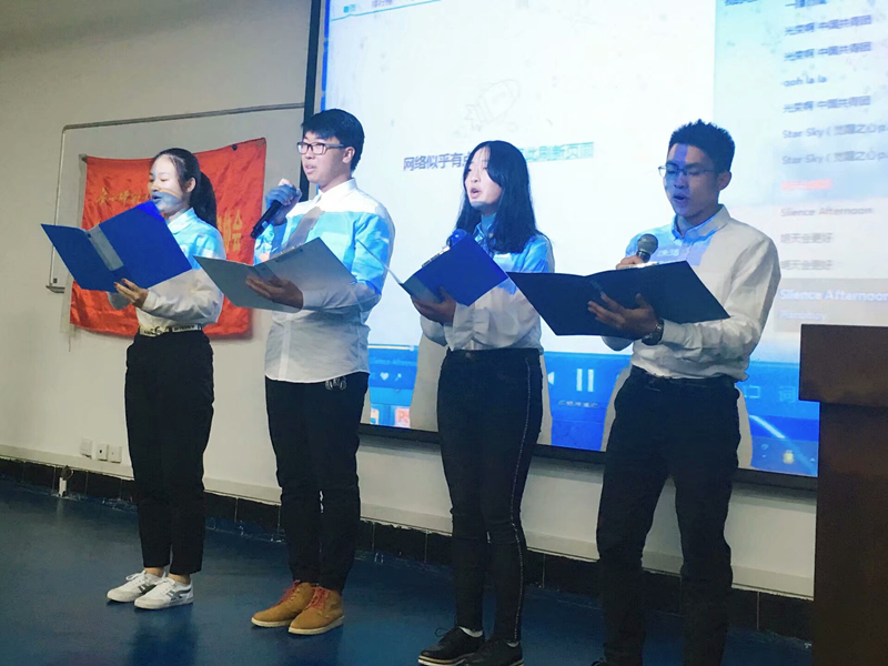 各公益协会代表朗诵.jpg 各公益协会代表朗诵.jpg