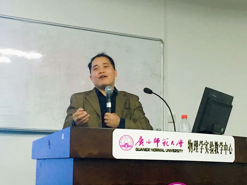 何乃柱老师分享志愿者经历.jpg 何乃柱老师分享志愿者经历.jpg