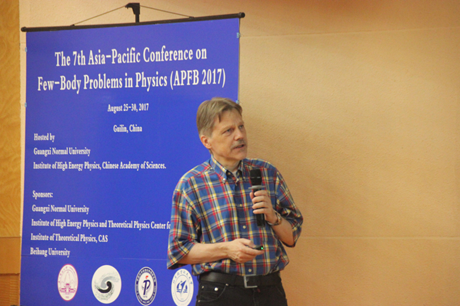 2、欧洲科学院院士Ulf-G. Meissner教授在作报告_副本.jpg 2、欧洲科学院院士Ulf-G. Meissner教授在作报告_副本.jpg